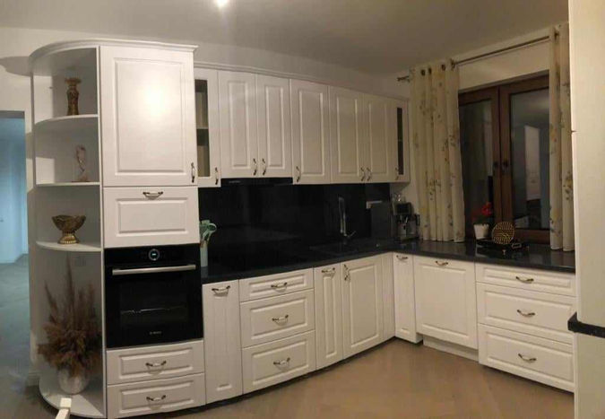 BUCĂTĂRIE LA COMANDĂ 1/2