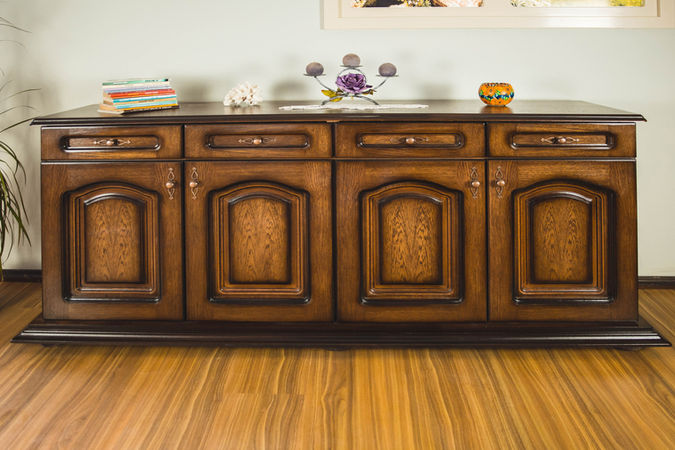 COMODĂ 4 UȘI 4 SERTARE R6004