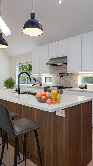 kitchen designers in Cobourg Ontario
Modern loft kitchen
high gloss white kitchen
Ikea kitchens
Virtual Kitchen Designer
Black Island Pendant lights
Undermount sink
pot filler
cathedral ceilings