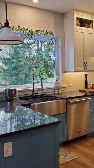 Modern farmhouse
Cobourg kitchen designers
Schoolhouse lighting
White and Blue Kitchens
Library pulls
Custom blue range hood