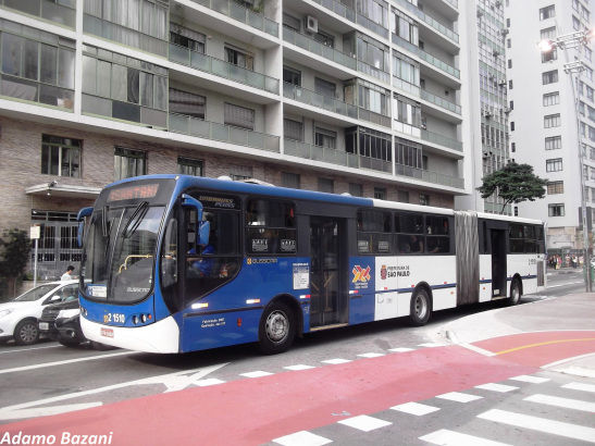 Ônibus na Avenida Paulista. Viagens ficam difíceis para os passageiros na região.