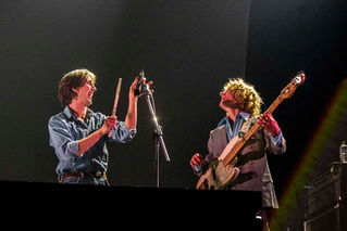 Entre sombras y gritos Parcels conquista CDMX