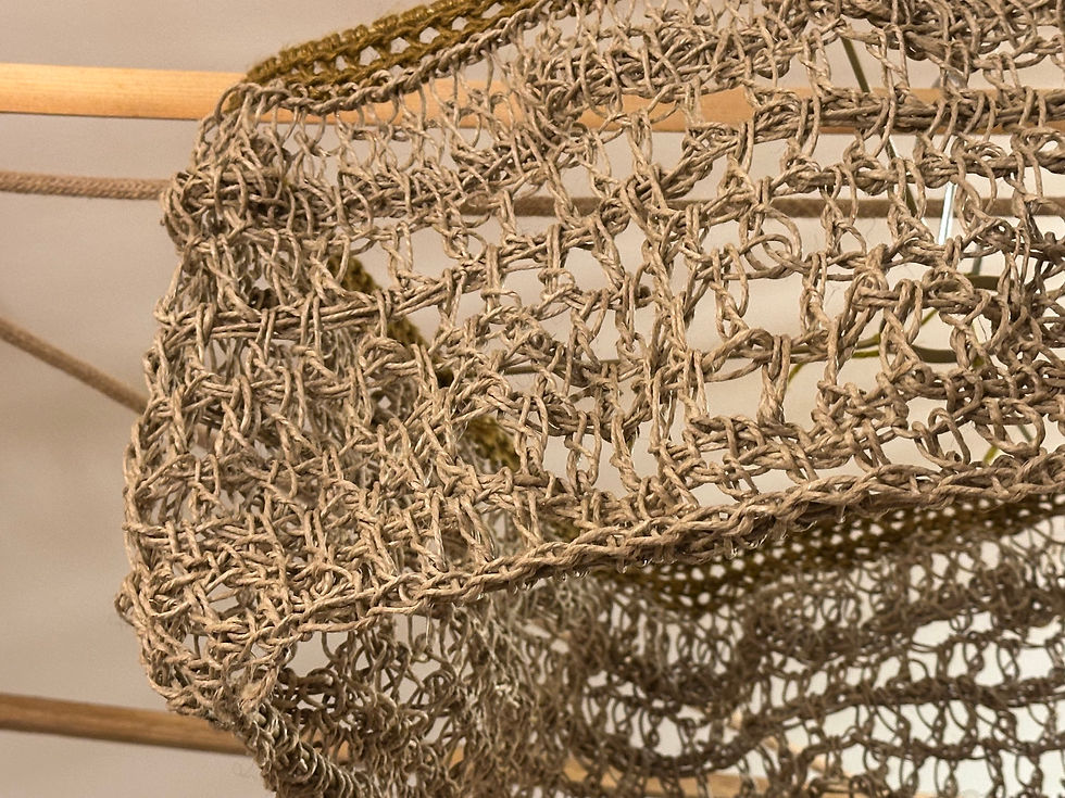 Thumbnail: CARRÉ – Suspension en lin & coton vert olive