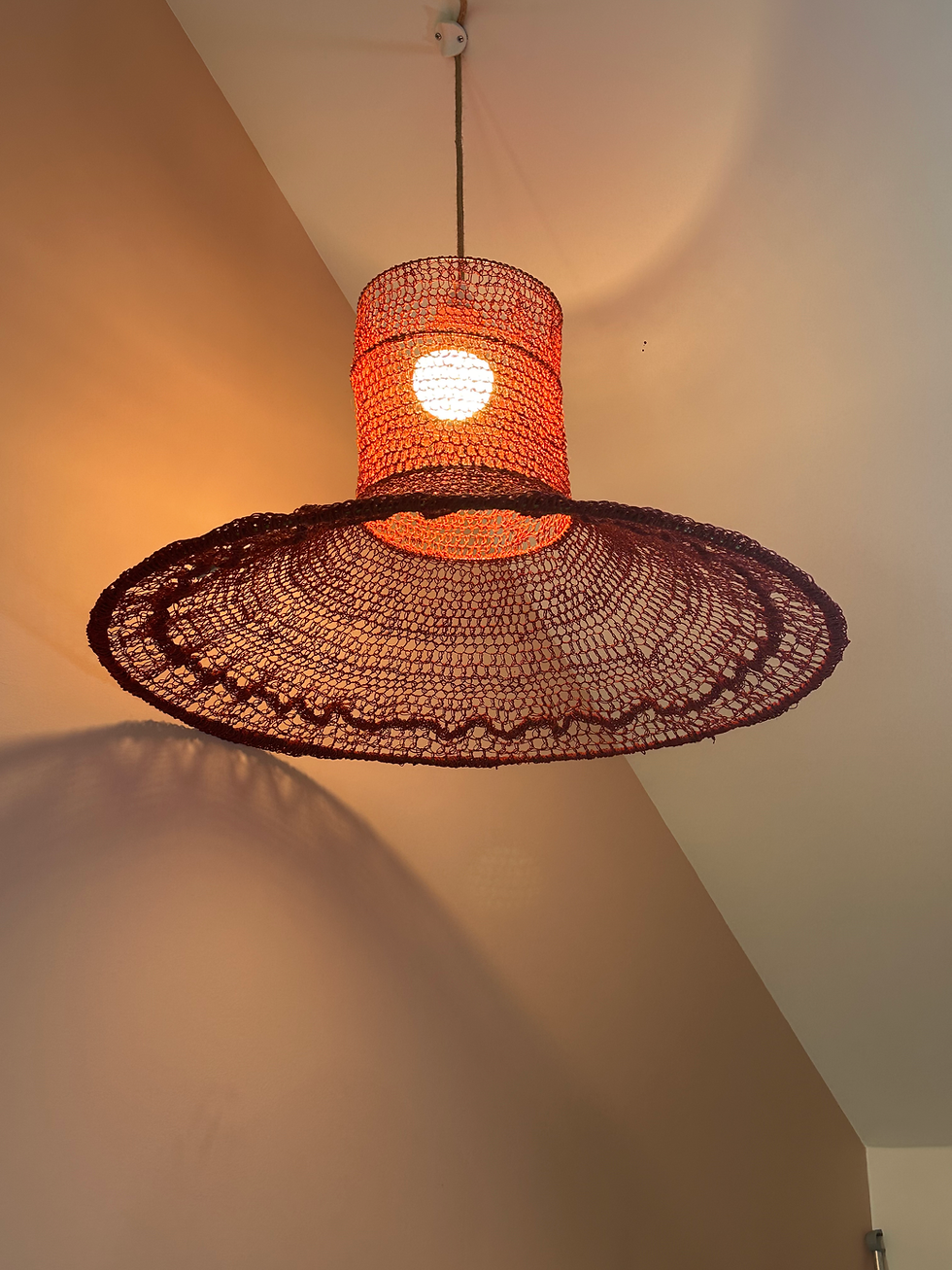 Miniatura: CYCLAMEN – Suspension crochet en corde de lin rouge