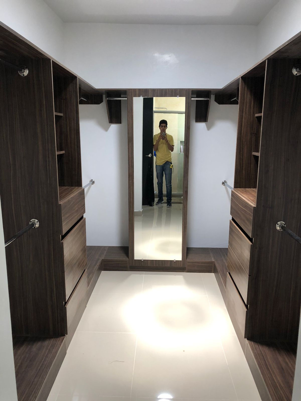 Vestidor en forma de U sin Puertas