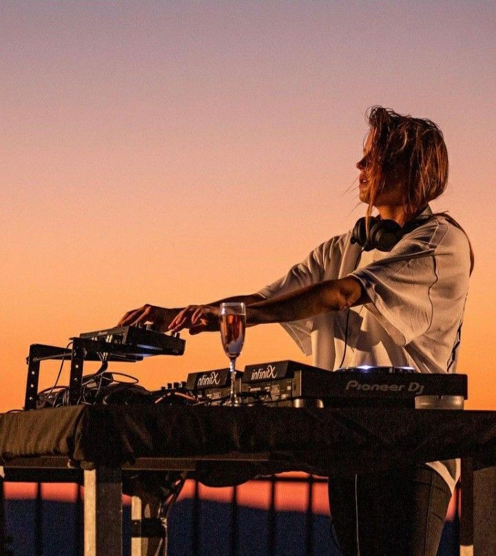 DJ live performance