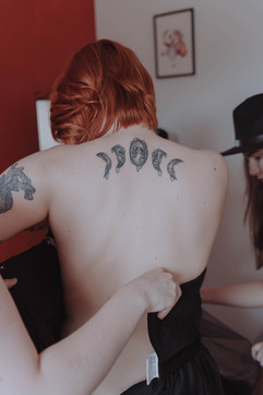 Préparatifs intimes d'un mariage à Lille - Mauryne et Gilles se préparent avec leurs proches et leurs adorables chats.