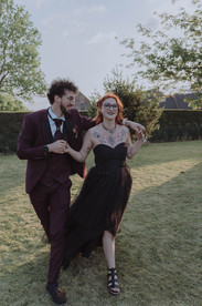 Photos de couple romantiques au coucher du soleil - Instant magique sélectionné par le photographe de mariage à Lille.