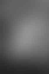 Audrey et Nicolas sur la plage de Saint Lunaire en Bretagne, célébrant leur premier anniversaire de mariage.