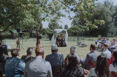 Cérémonie sacrée dans le jardin - Mauryne et Gilles célèbrent leur amour entourés de leurs proches à Lille.