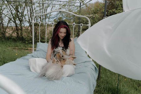 portrait-femme-chien-jardin-bretagne