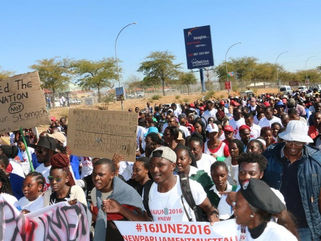 Opmars teen nuwe parlement