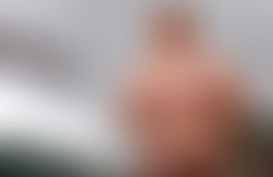 Naked Trump leaves NY in giggles