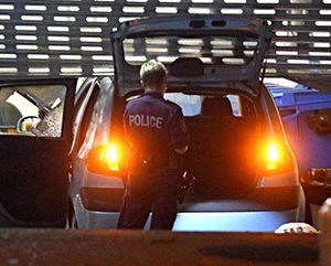 'No terror link' in Australia police station scare