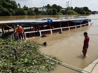 15 dead in pilgrim boat accident, search for missing continues