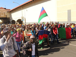 Die strydkinders het Sondag by die Zoopark in Windhoek tent opgeslaan en vanoggend 'n vreedsame 
