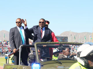 President shields his bodyguard