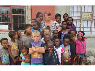 'n Eens hawelose vrou help deesdae gestremde en honger kinders.