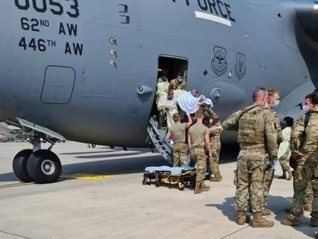 Una mujer afgana dio a luz a bordo de un avión de evacuación de Estados Unidos