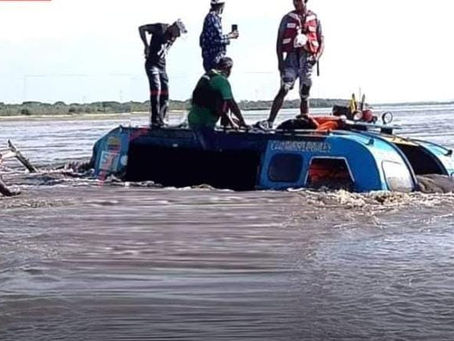 18 personas fueron rescatadas de una chalupa, que se hundió en el río Magdalena