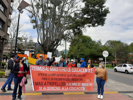 Maestros del Magdalena realizaron plantón frente al MinEducación piden aumentar la planta docente