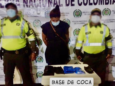 Una pasajera cayó con 7 paquetes de base de coca ocultos en una faja y plantillas de los zapatos