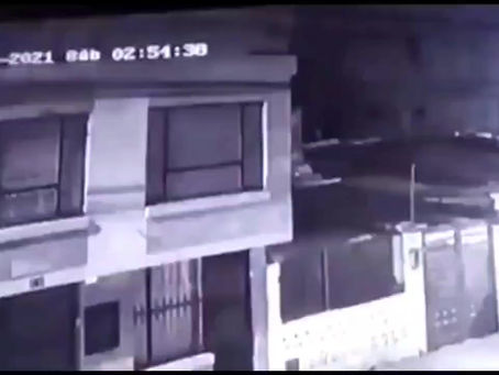 Ladrón que roba a ladrón... Insólito, dos ladrones apartamenteros fueron robados en Bogotá.
