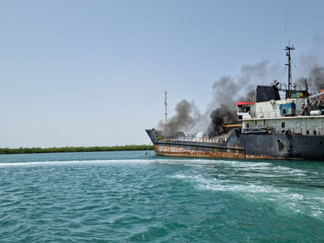 LA ARMADA NACIONAL RESCATÓ A CUATRO PERSONAS DE UN BUQUE EN LLAMAS EN LA GUAJIRA