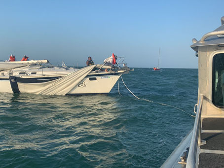 ARMADA DE COLOMBIA RESCATA SURFISTA Y ATIENDE EMERGENCIA DE EMBARCACIÓN EN CARTAGENA