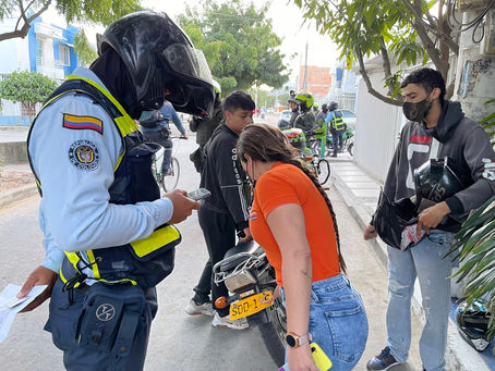 Distrito sanciona a 20 motociclistas por infringir norma que prohíbe el parrillero hombre Sta Mta