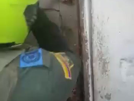 En Barranquilla, policía rescata a menor que estaba atado de manos y pies en su casa.