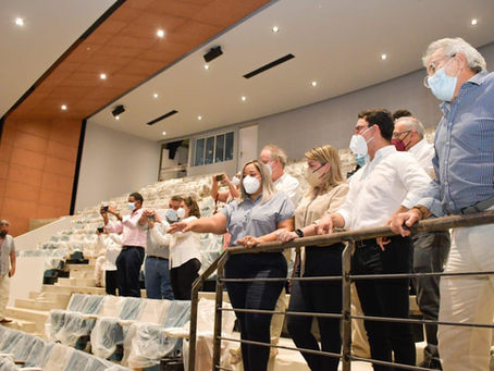 Gobernador Caicedo propone trazar una agenda cultural durante la reapertura  del Teatro Santa Marta