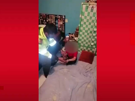 Atroz caso de maltrato infantil contra un niño de 4 años, estaba atado de manos a pies.