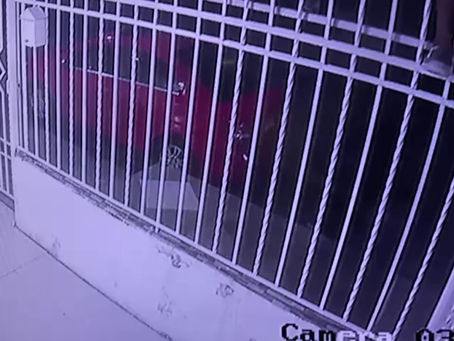 Un ladrón roba el armamento a un policía en su casa, y es capturado horas más tarde, se había rapado