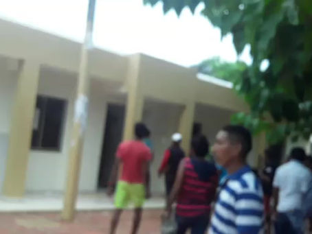 Desadaptados arremetieron contra la sede de la alcaldía de Caimito, Sucre.