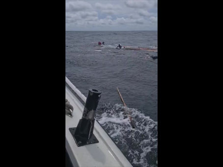 ARMADA DE COLOMBIA RESCATA 5 PERSONAS EN EMERGENCIA EN ALTAMAR EN COVEÑAS,SUCRE