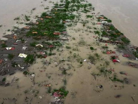 La creciente del río Ganges en la India, está revelando cientos de cuerpos enterrados por Covid