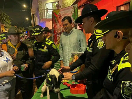 Chimbo, el perro que recibió una patada de un policía, fue visitado por el Dir general de la Policía