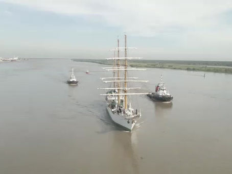 BUQUE ESCUELA ARC “GLORIA” ENGALANA EL MALECÓN DE BARRANQUILLA