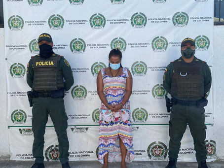 POLICÍA CAPTURA A UNA CIUDADANA POR EL DELITO DE HURTO POR MEDIOS INFORMÁTICOS O SEMEJANTE
