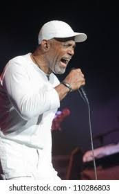 "Soul Singer Frankie Beverly Passes Away at 77"