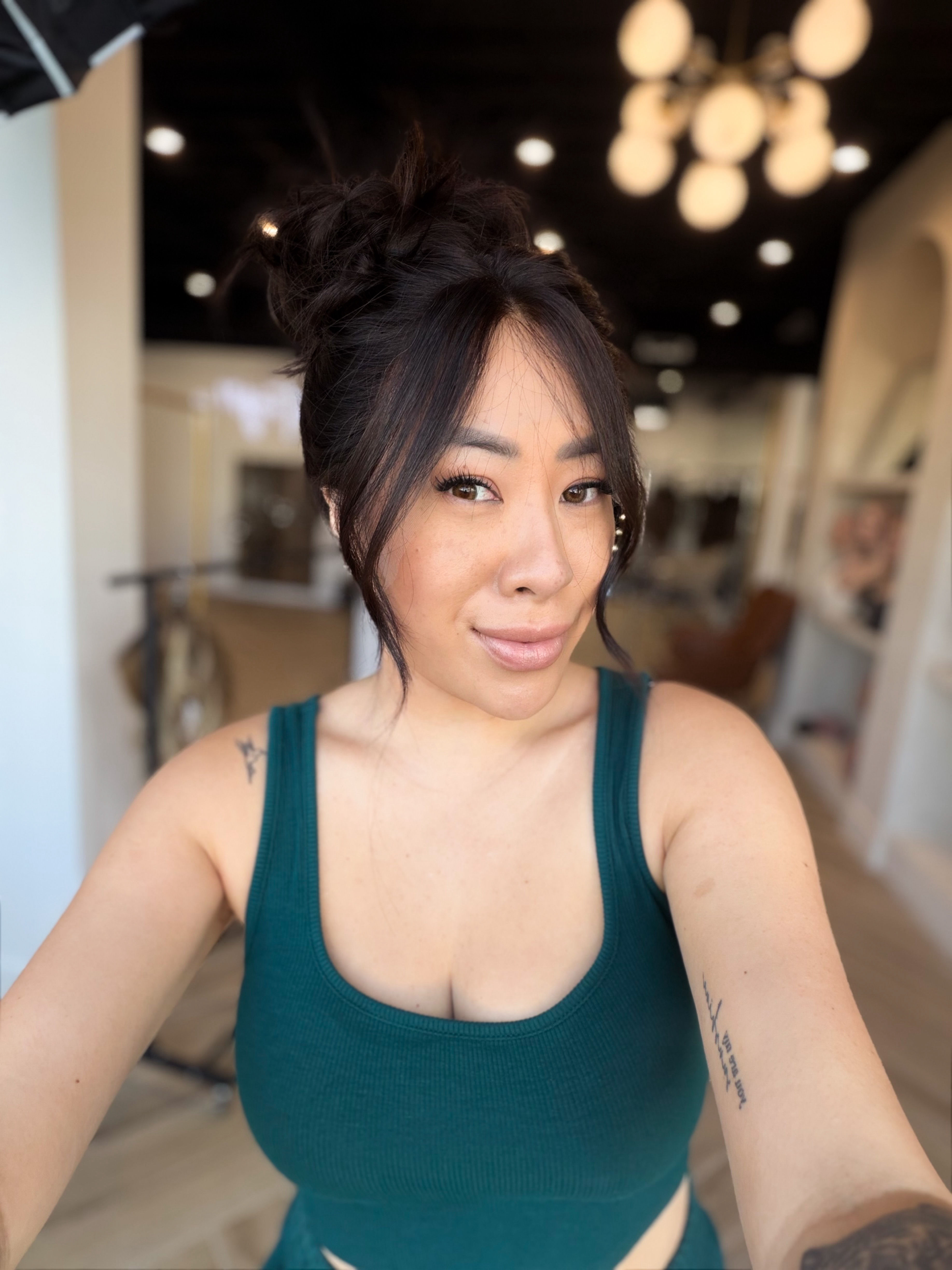 Debbie 25” VIP Wig (M)