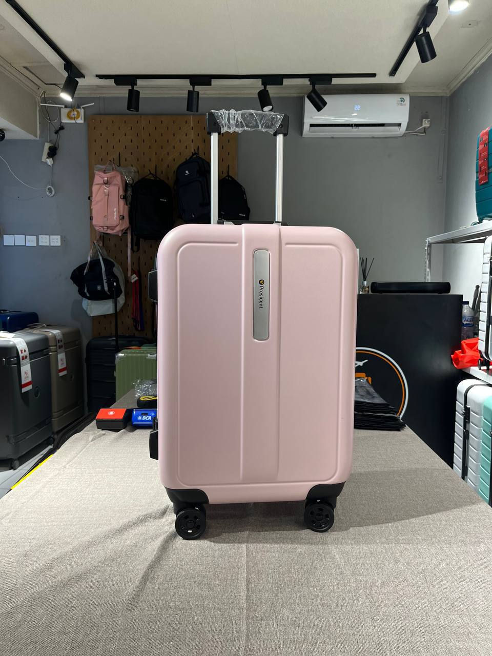 Thumbnail: Suitcase President premium 20 inch,S+