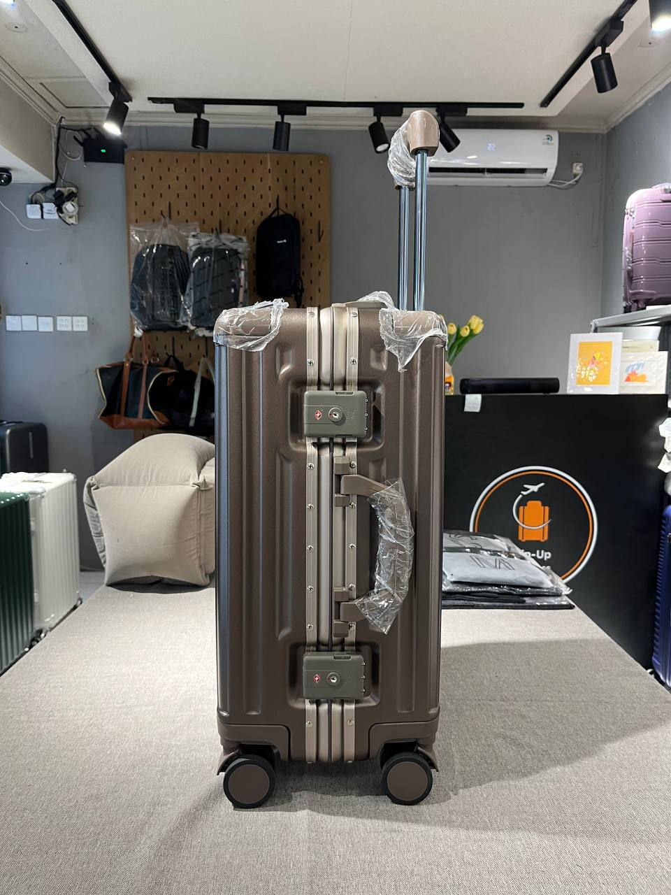 Thumbnail: Suitcase Hanke Premium Nomad 20 Inch, S