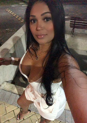 Soy ARIANA, bella CHICA DE COMPAÑÍA muy risueña con sensual cuerpo y cara angelical...