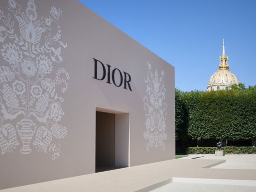 ГАПТОВАНІ ТВОРИ УКРАЇНСЬКОЇ МИСТКИНІ ОЛЕСІ ТРОФИМЕНКО НА КУТЮРНОМУ ПОКАЗІ DIOR