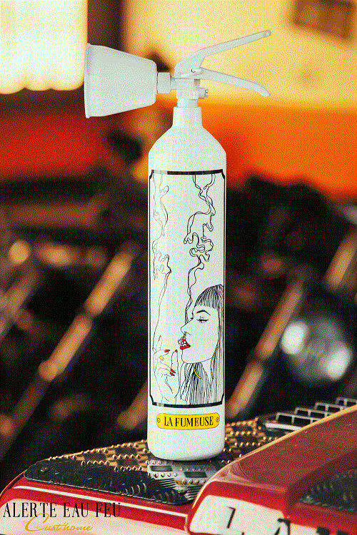 ALERTE EAU FEU - Extincteur Design - BY-DOUDI---LA-FUMEUSE