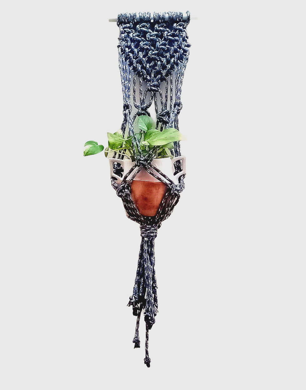 Metallic pot hanger