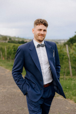 Hochzeit in der Schweiz am Genfersee, Gilly, Destinationwedding Switzerland, Julia Tukovics Fotografie, Bräutigamportrait