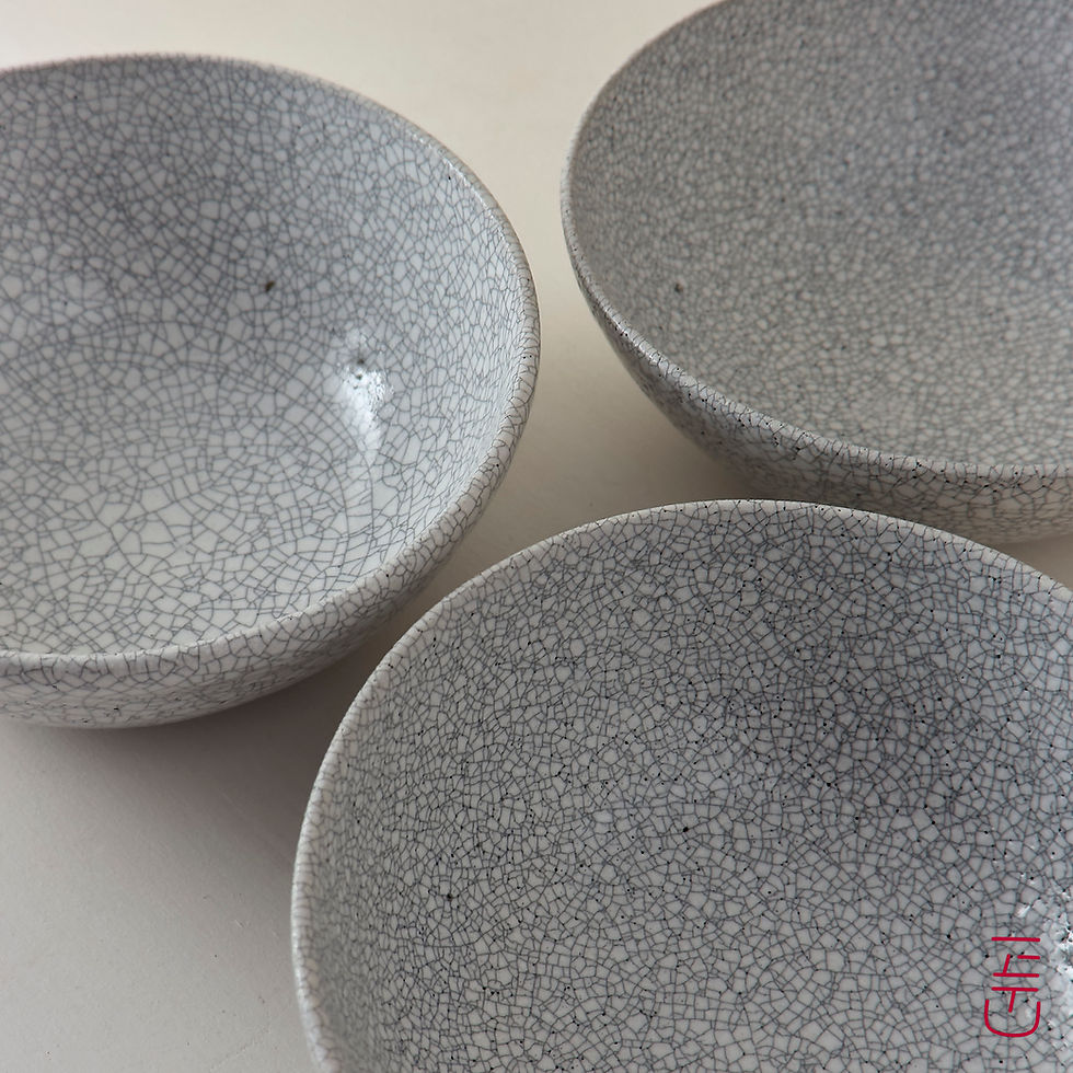 Miniatura: Střední nízké misky v bílé kraklované glazuře